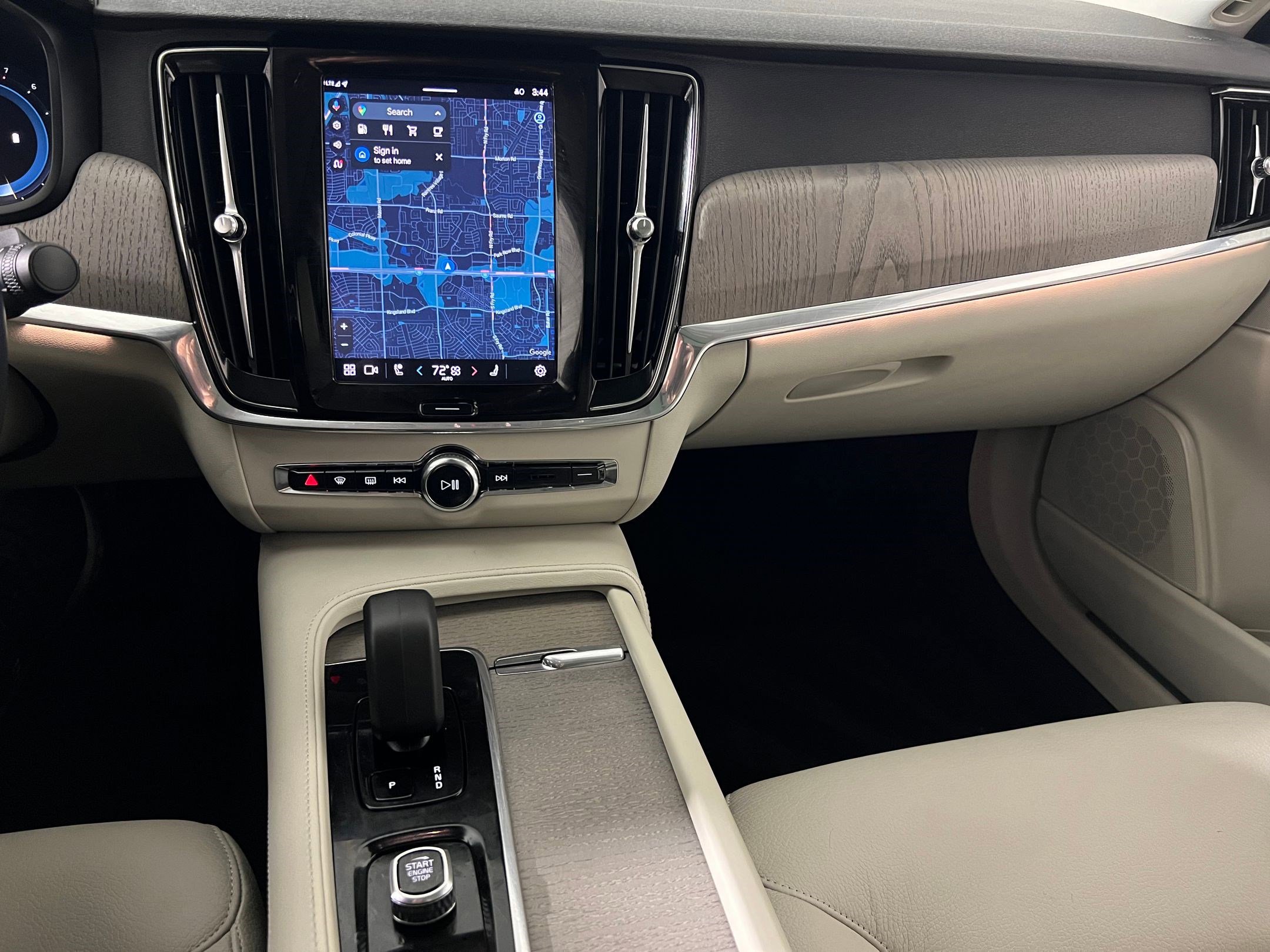 Used 2025 Volvo S90 B6 Plus image 27