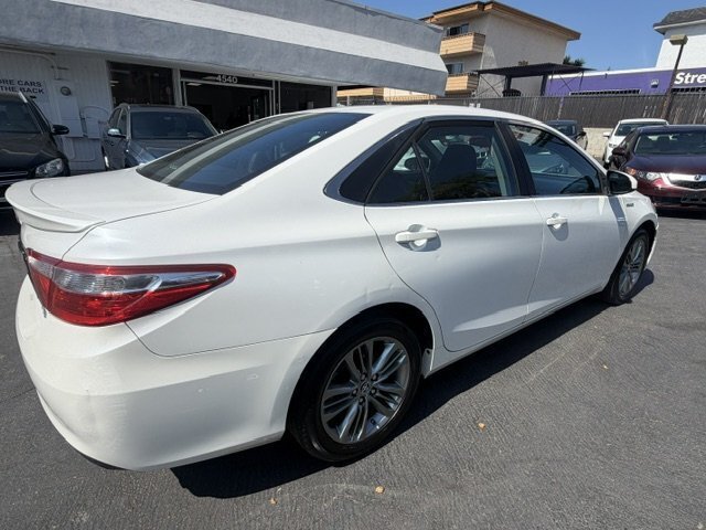 Used 2015 Toyota Camry SE FWD image 2