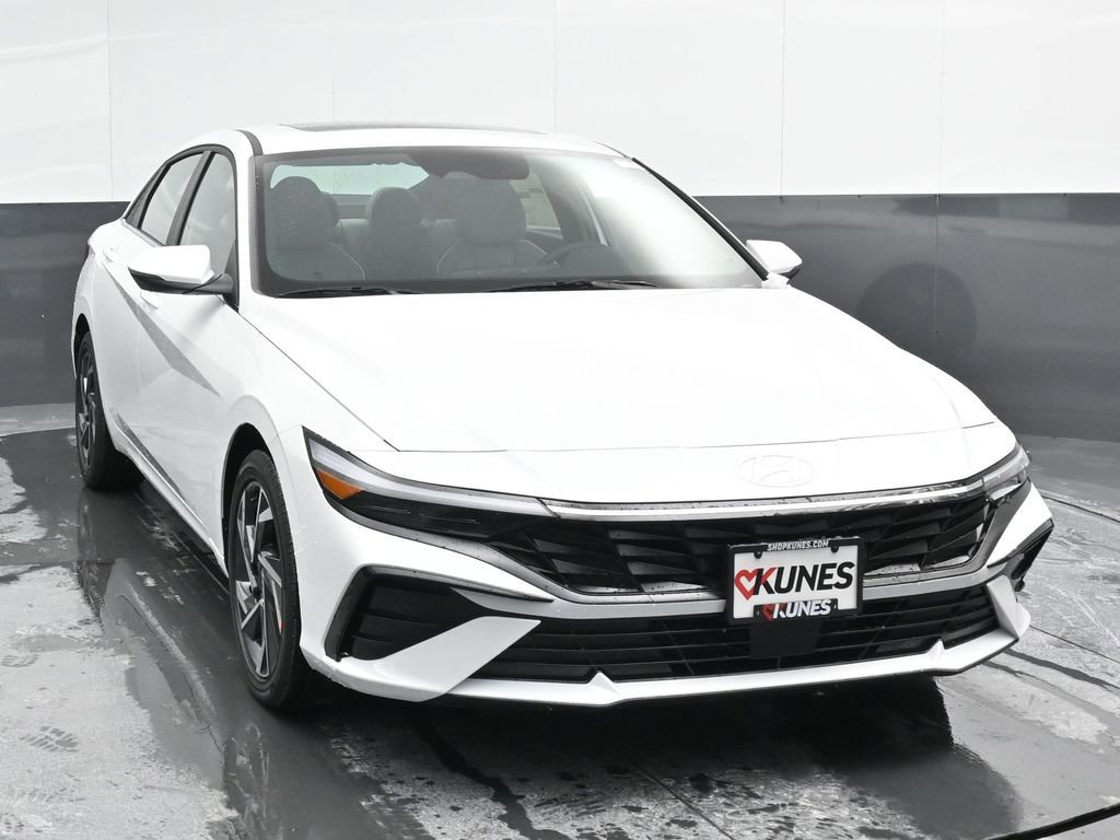 Used 2025 Hyundai Elantra Limited FWD image 5