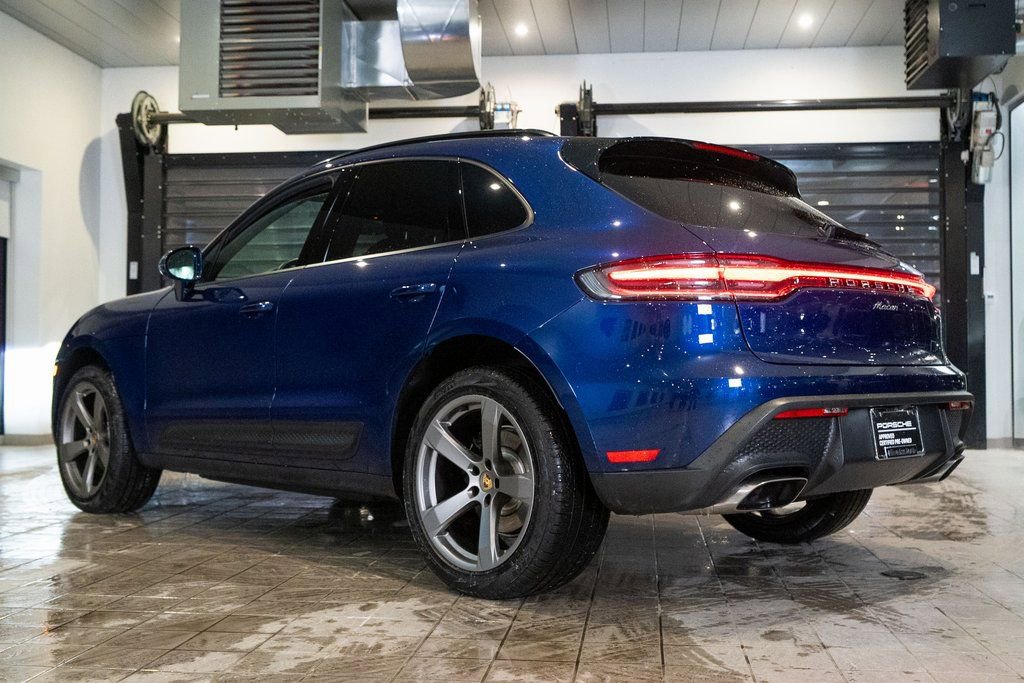 Certified 2025 Porsche Macan image 3