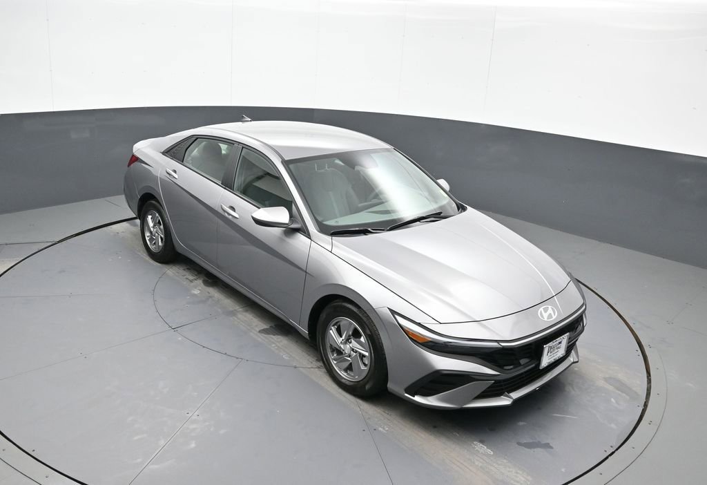 Certified 2025 Hyundai Elantra SE image 35