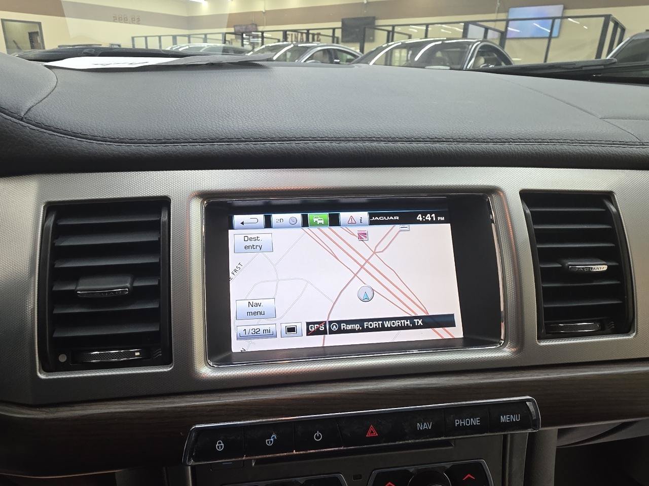 Used 2014 Jaguar XF RWD image 32