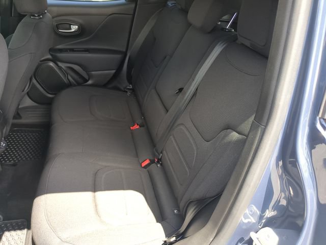 Used 2022 Jeep Renegade Latitude w/ Convenience Group AWD/4WD image 19