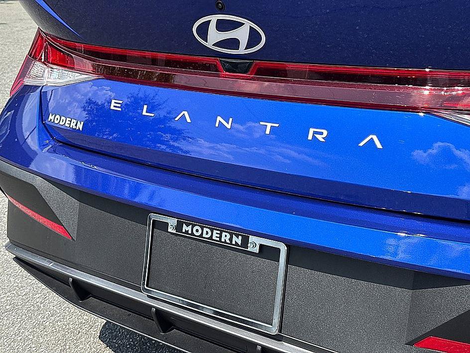 Certified 2026 Hyundai Elantra SE FWD image 24