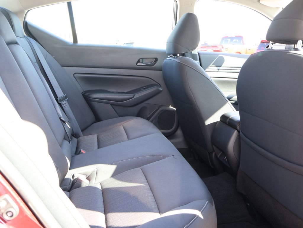 Used 2025 Nissan Altima 2.5 SV image 12