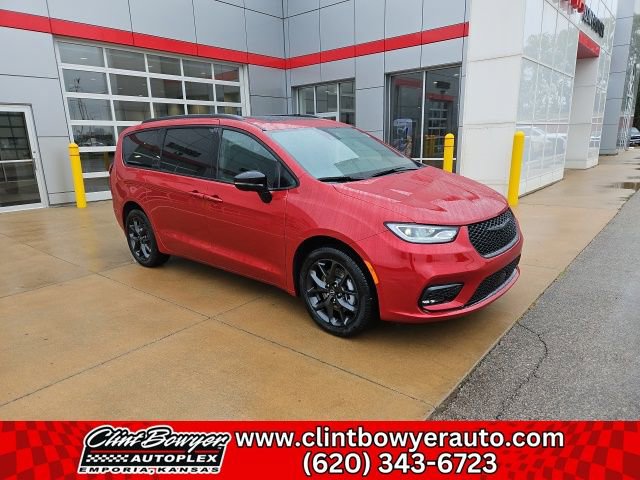 New 2026 Chrysler Pacifica Limited w/ S Appearance Package image 1