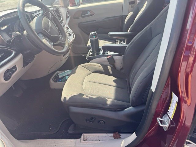 Used 2018 Chrysler Pacifica Touring Plus FWD image 12