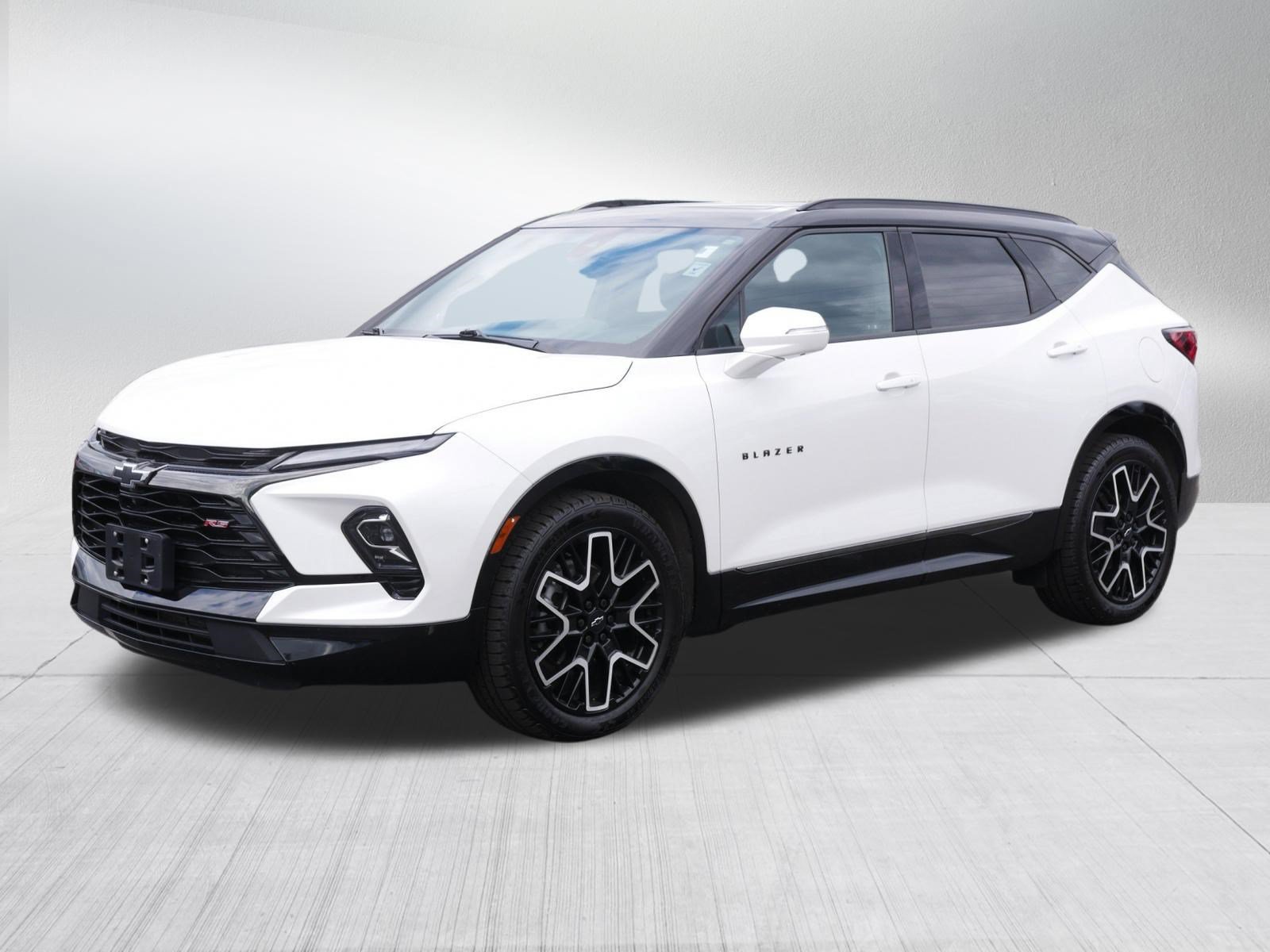 Used 2023 Chevrolet Blazer RS w/ Driver Confidence II Package AWD/4WD image 3