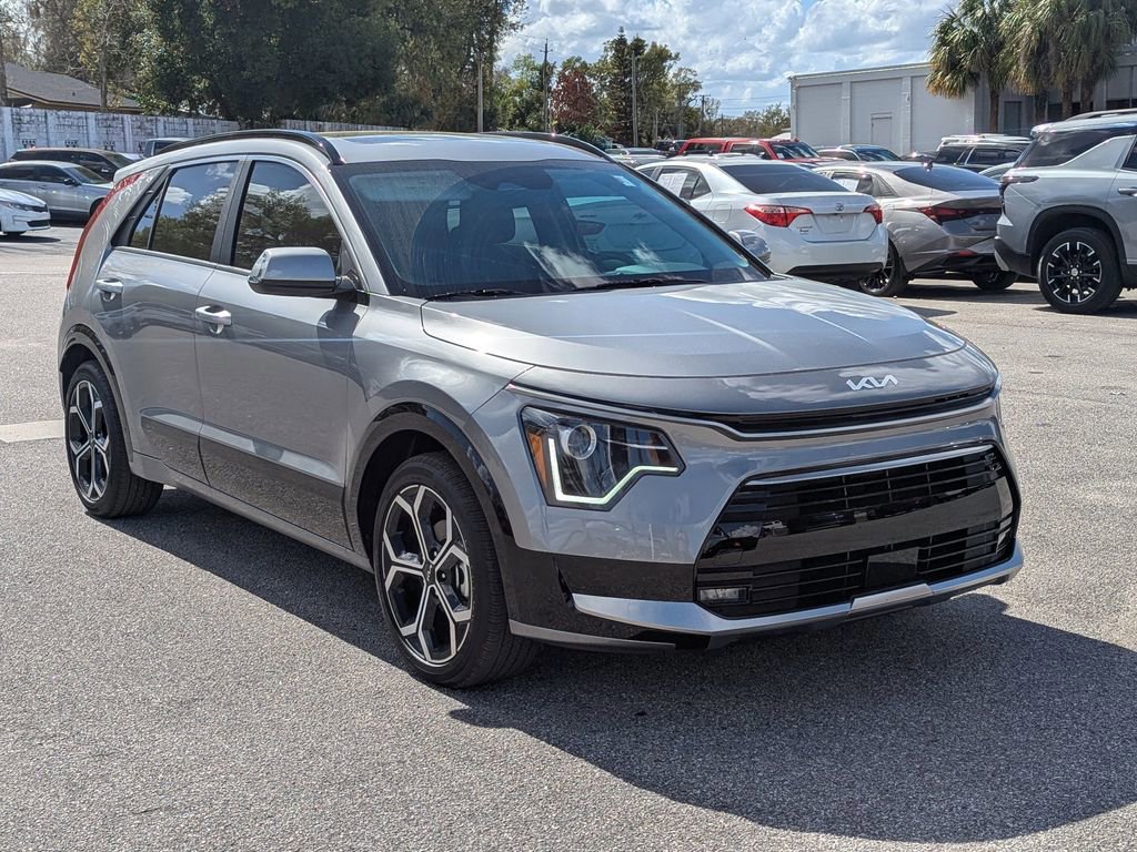 Used 2025 Kia Niro EX Touring image 2