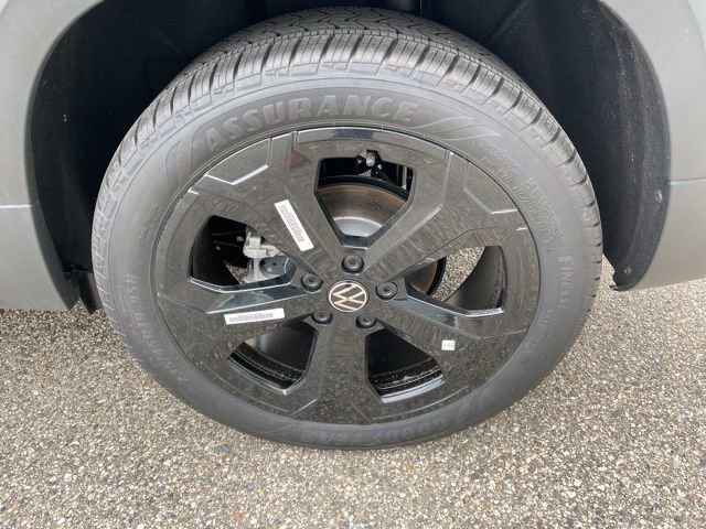 Used 2025 Volkswagen Taos SE image 21