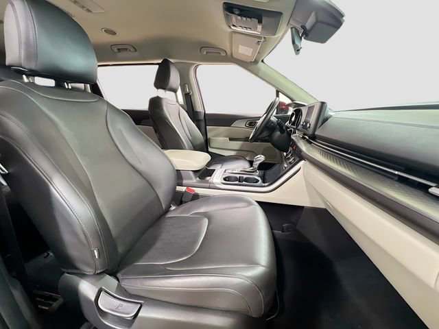 Used 2024 Kia Carnival LX FWD image 29