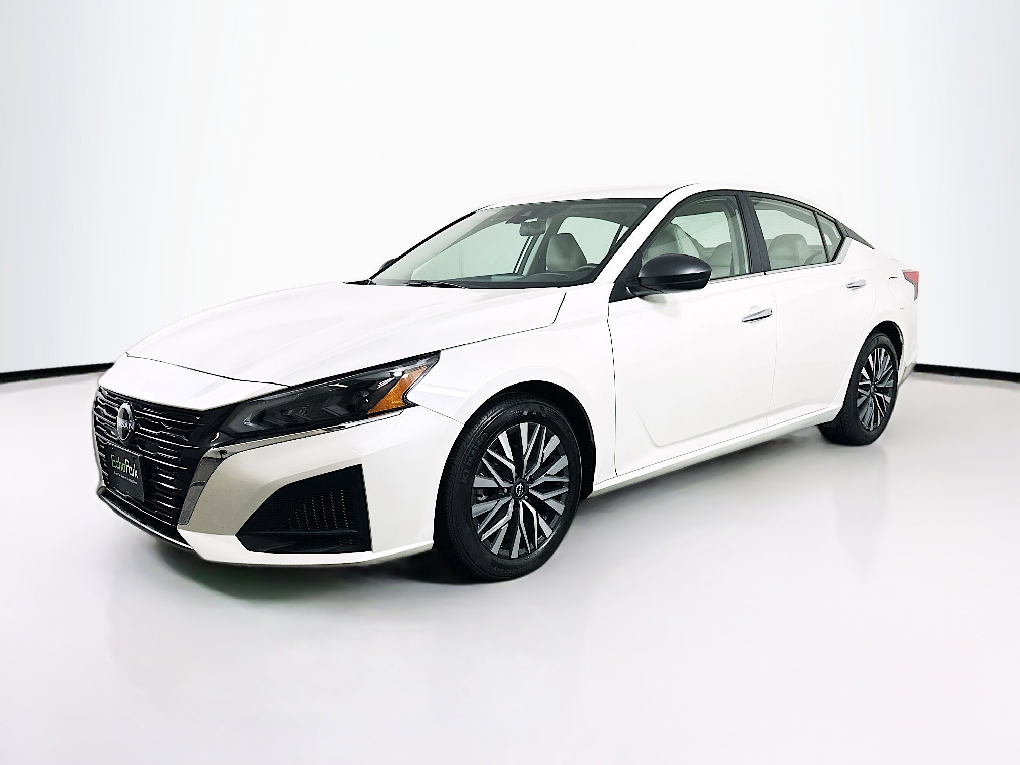 Used 2025 Nissan Altima 2.5 SV image 3