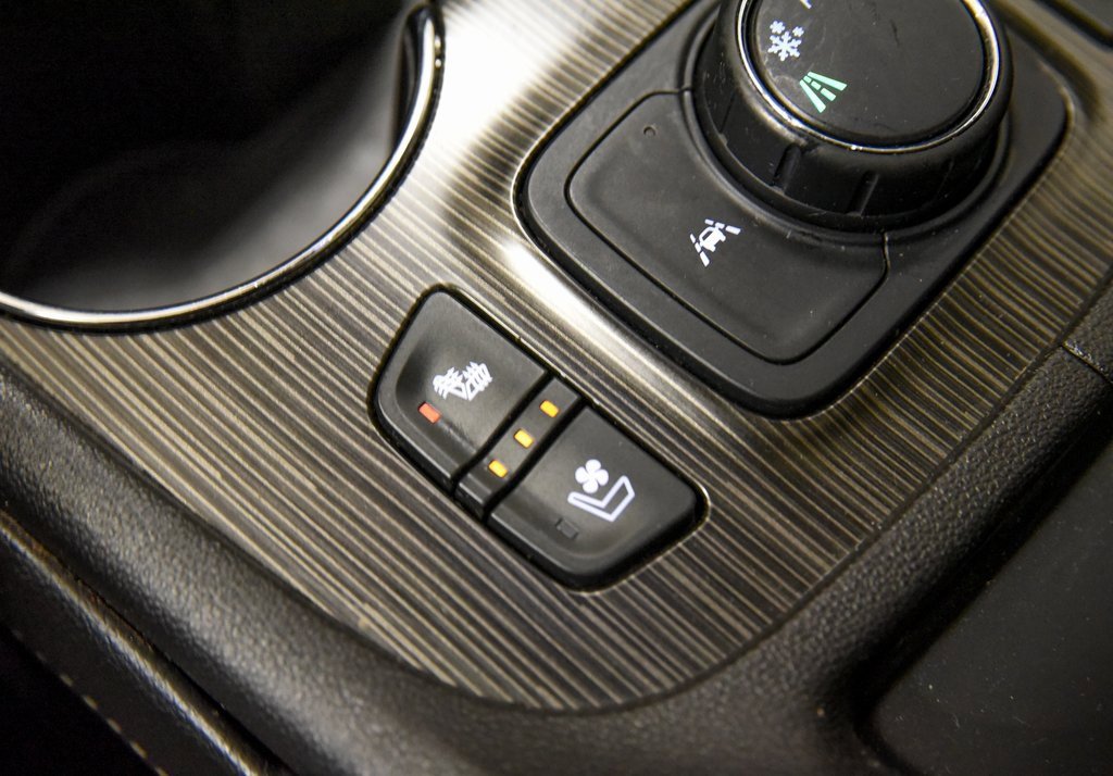 Used 2023 GMC Acadia SLT w/ Preferred Package image 25