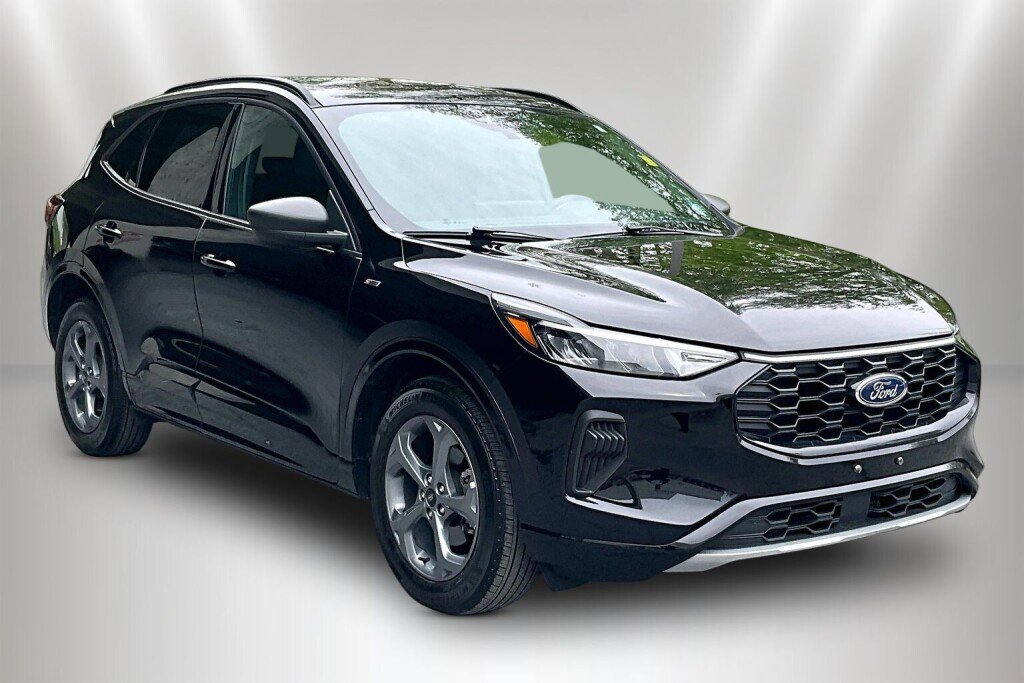 Used 2023 Ford Escape ST-Line w/ Tech Pack #1 AWD/4WD image 1