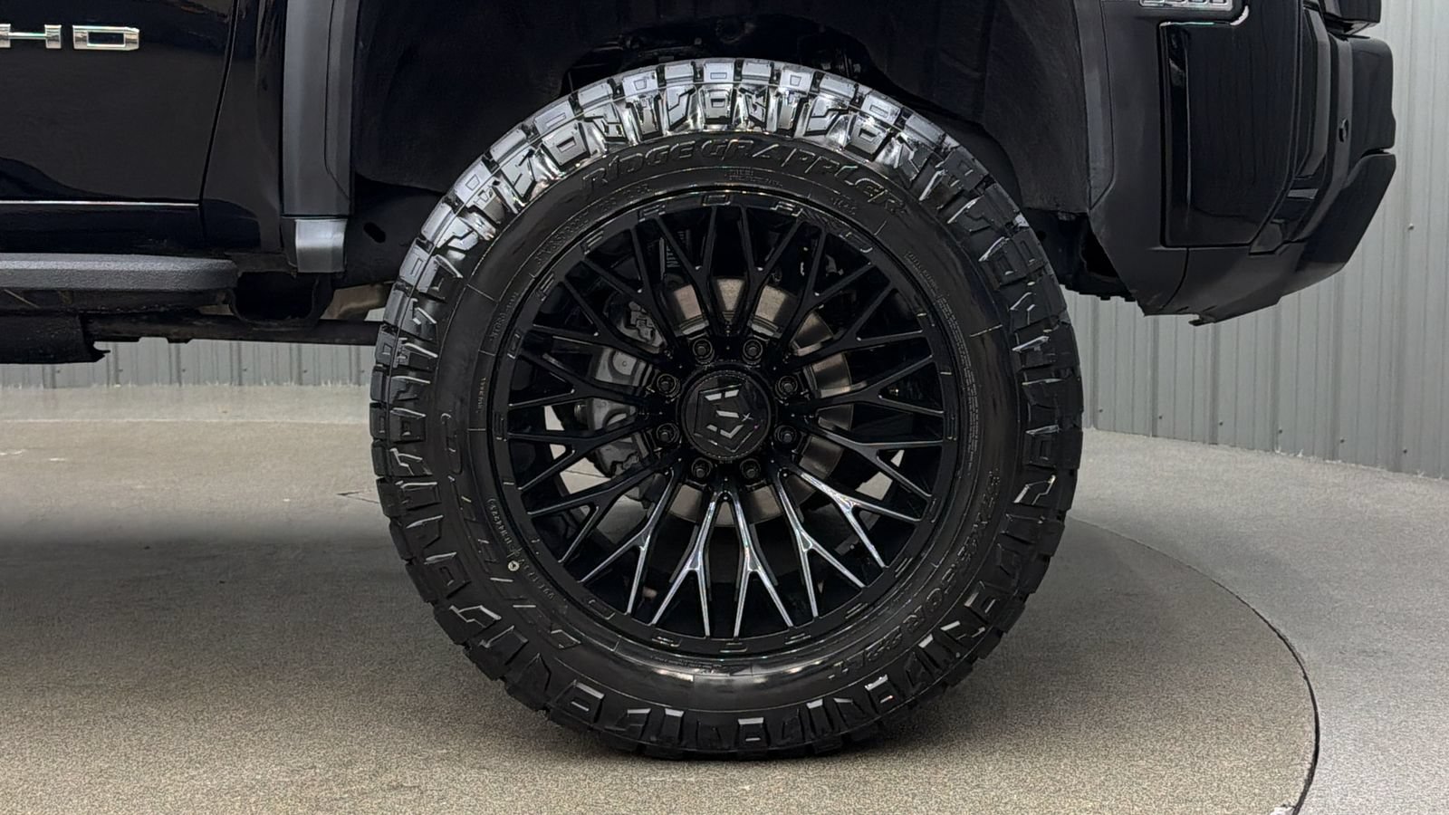 Used 2025 GMC Sierra 2500 AT4 w/ AT4 Premium Plus Package AWD/4WD image 9