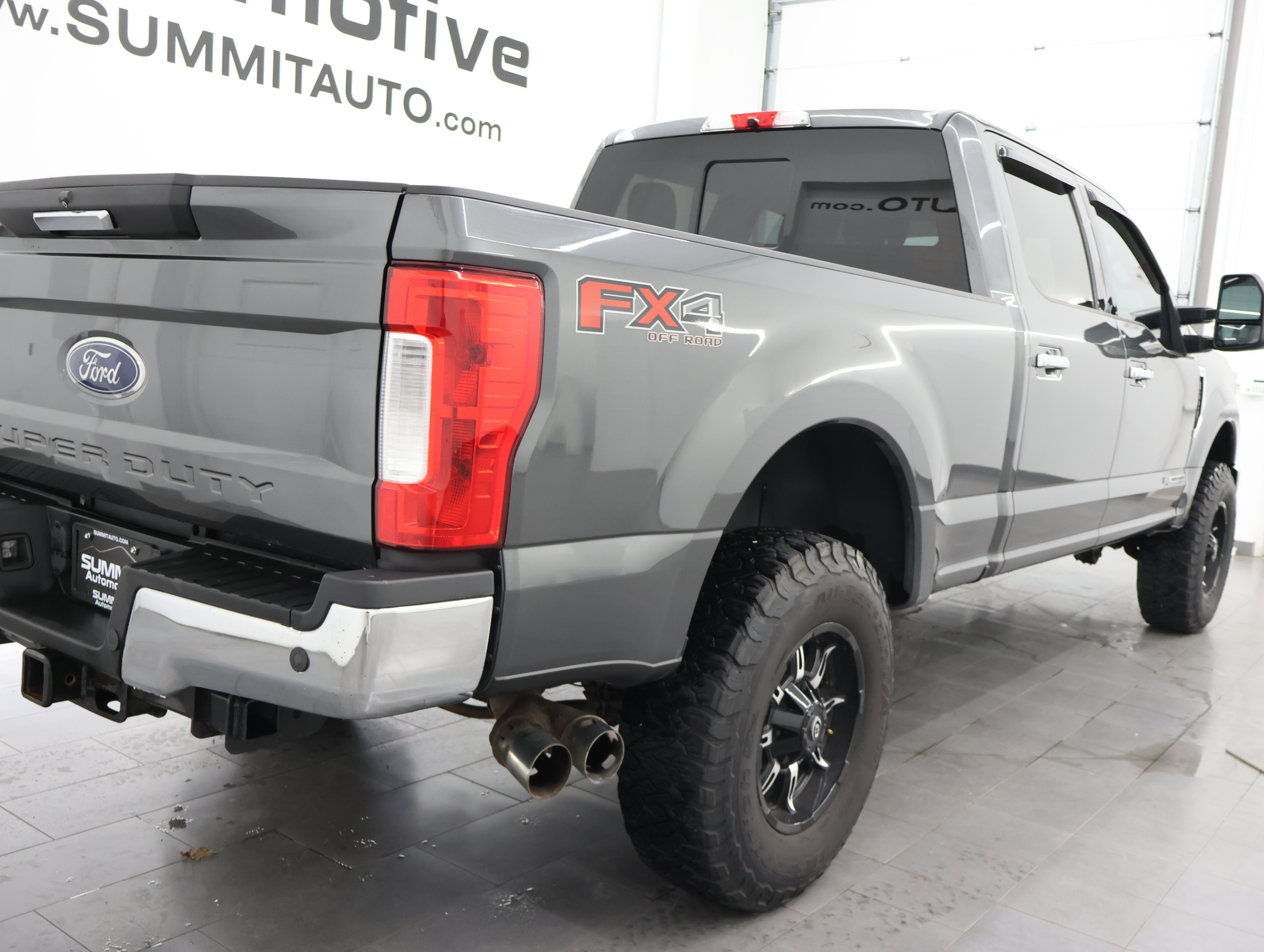 Used 2017 Ford F250 XLT w/ XLT Premium Package AWD/4WD image 4