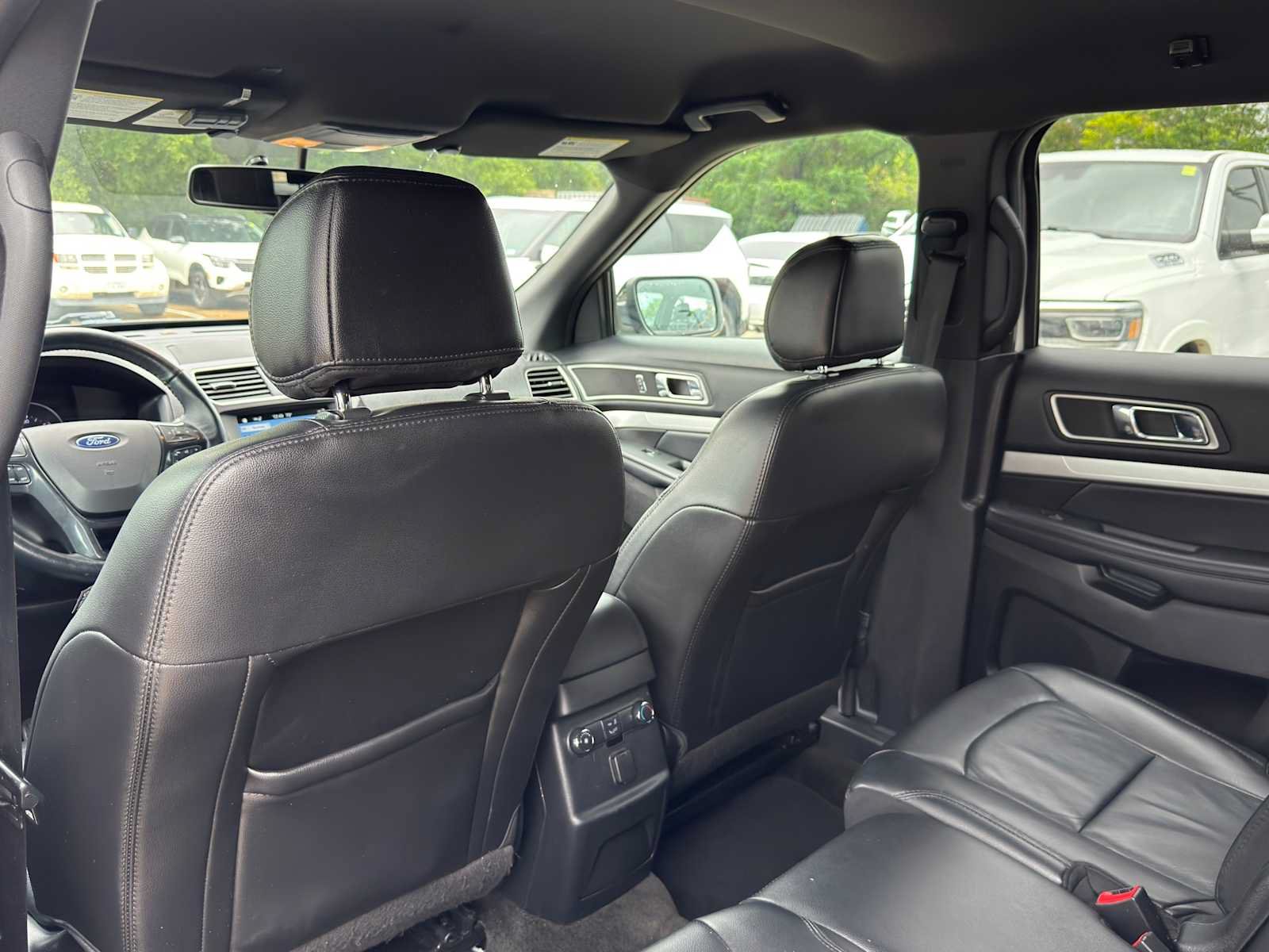 Used 2017 Ford Explorer XLT w/ Equipment Group 202A FWD image 22