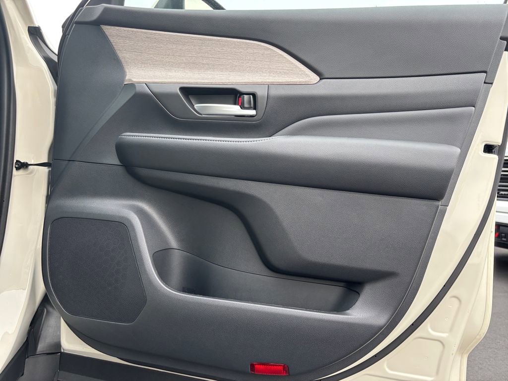 Used 2024 Toyota Grand Highlander Platinum image 26