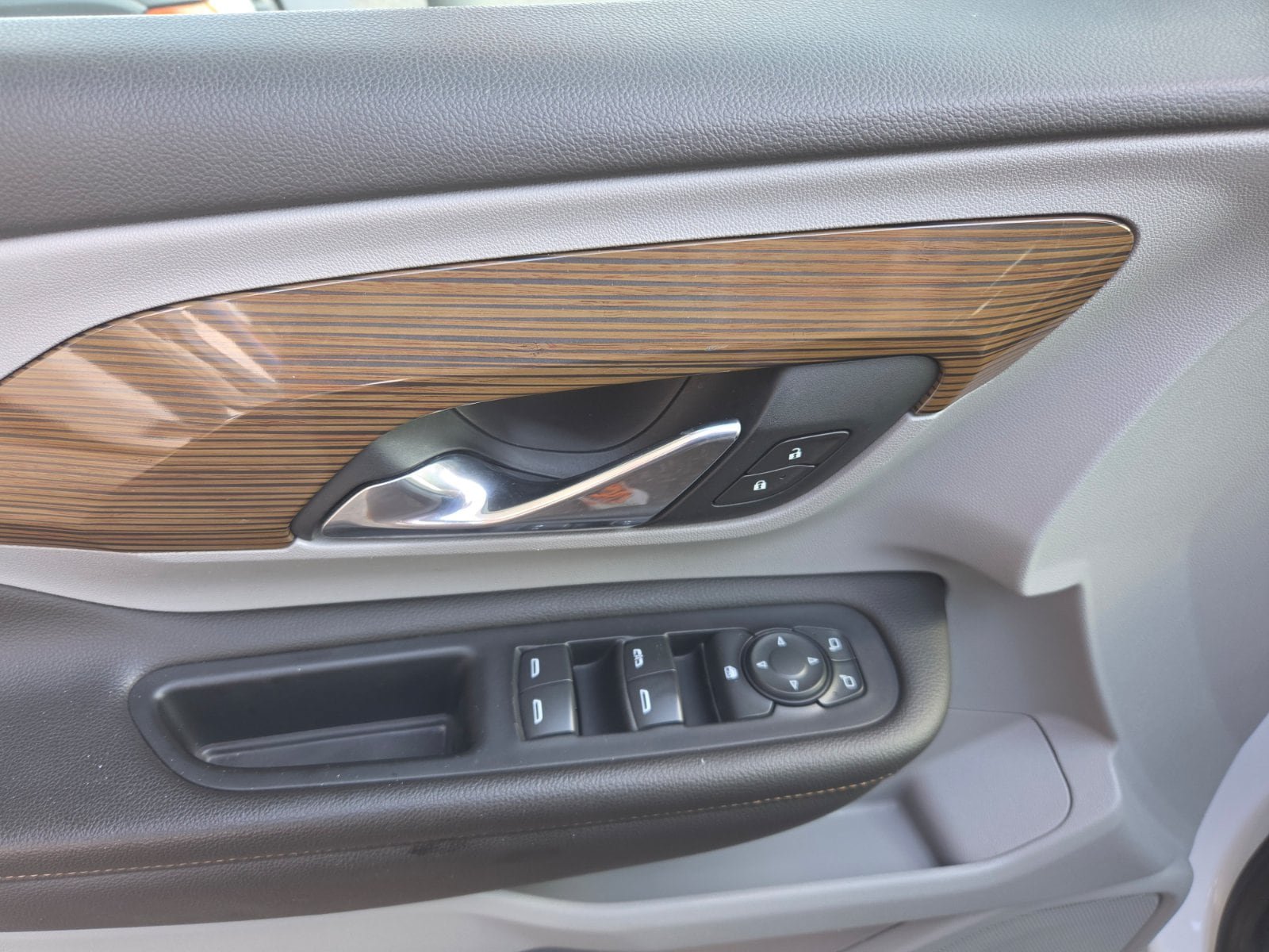 Used 2020 GMC Terrain SLE FWD image 9
