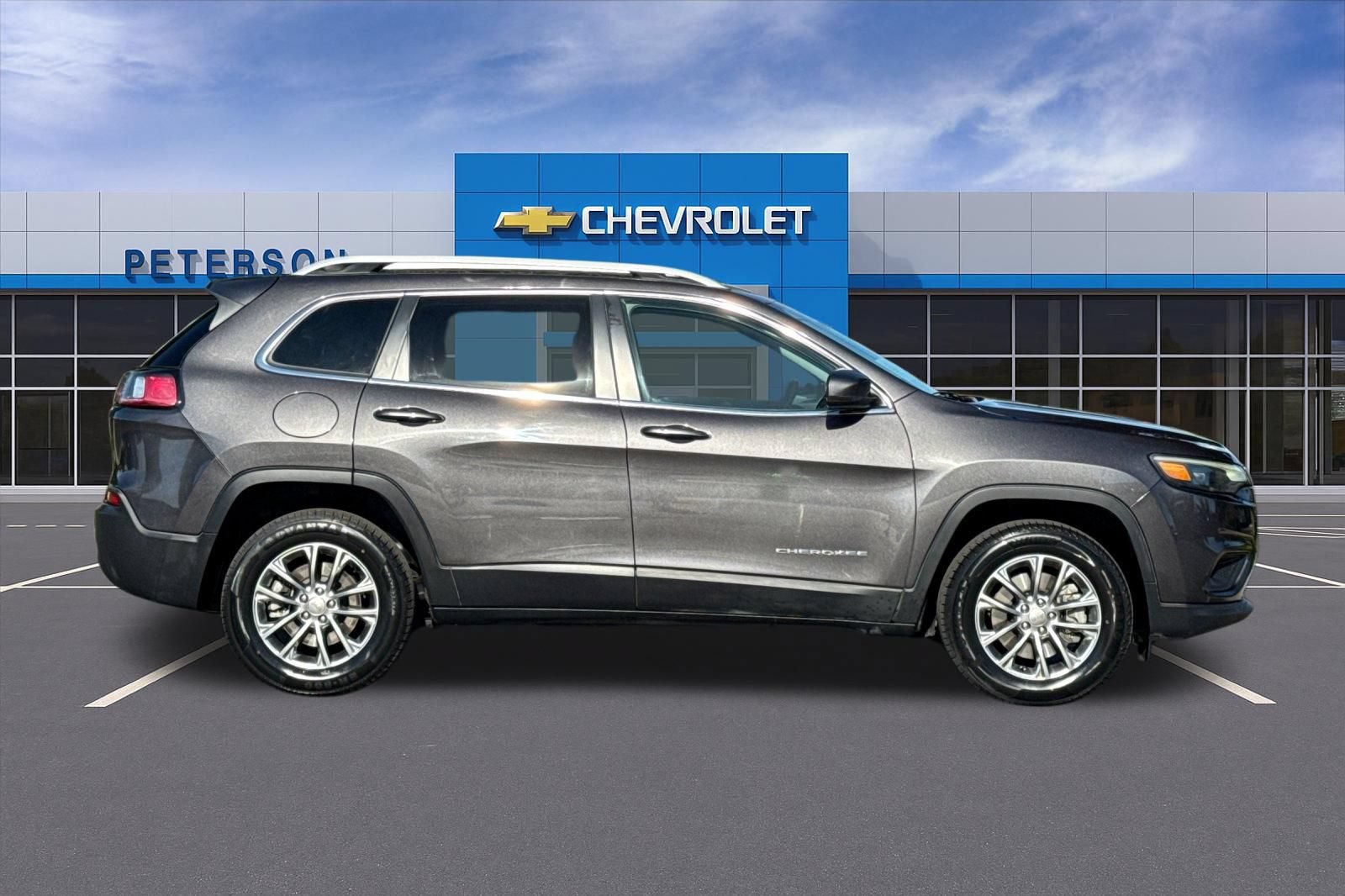 Used 2020 Jeep Cherokee Latitude Plus w/ Cold Weather Group AWD/4WD image 3