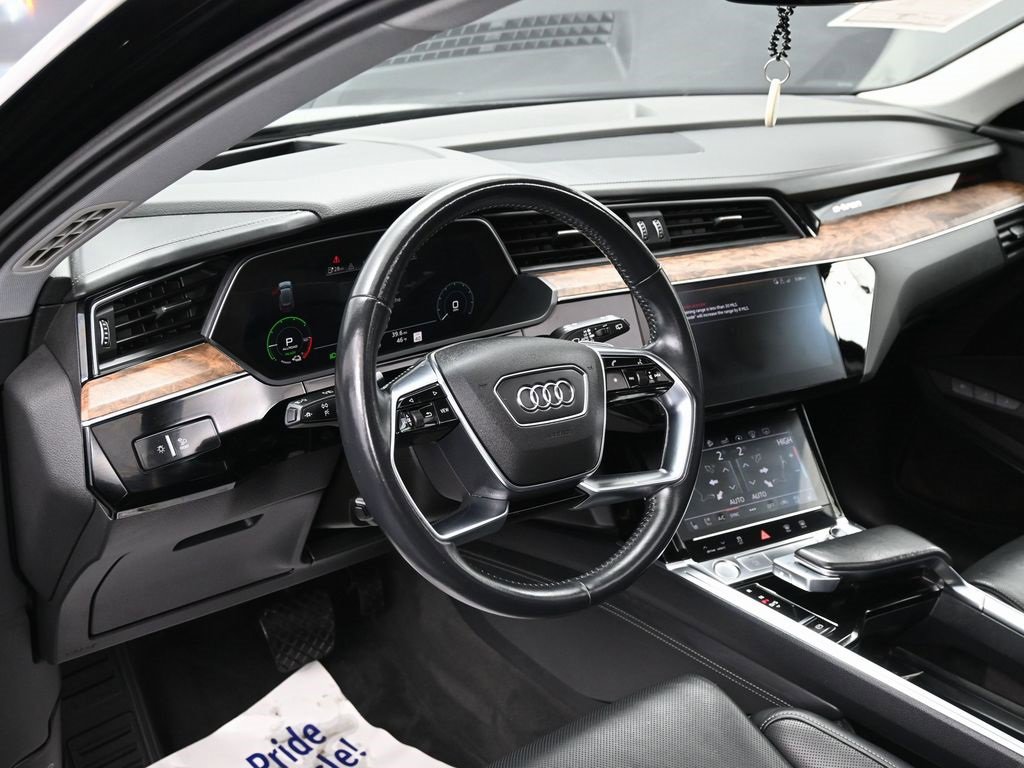 Used 2019 Audi e-tron Prestige w/ Prestige Package image 18