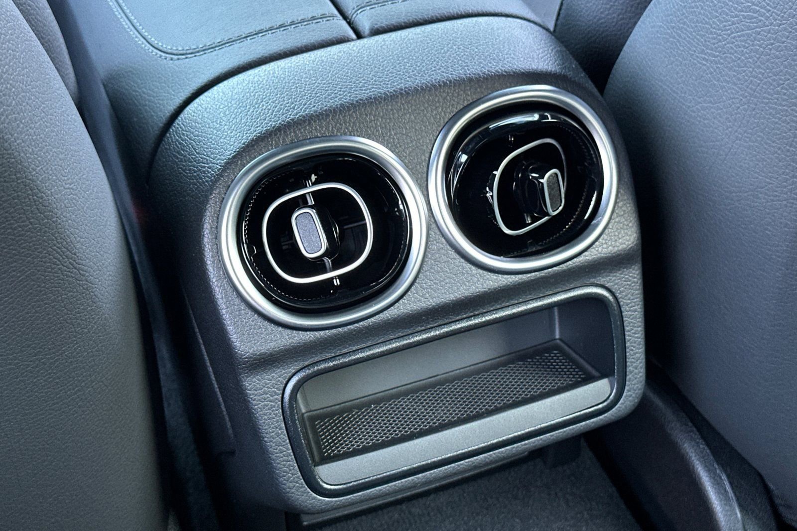 New 2025 Mercedes-Benz C 300 4MATIC Sedan image 23