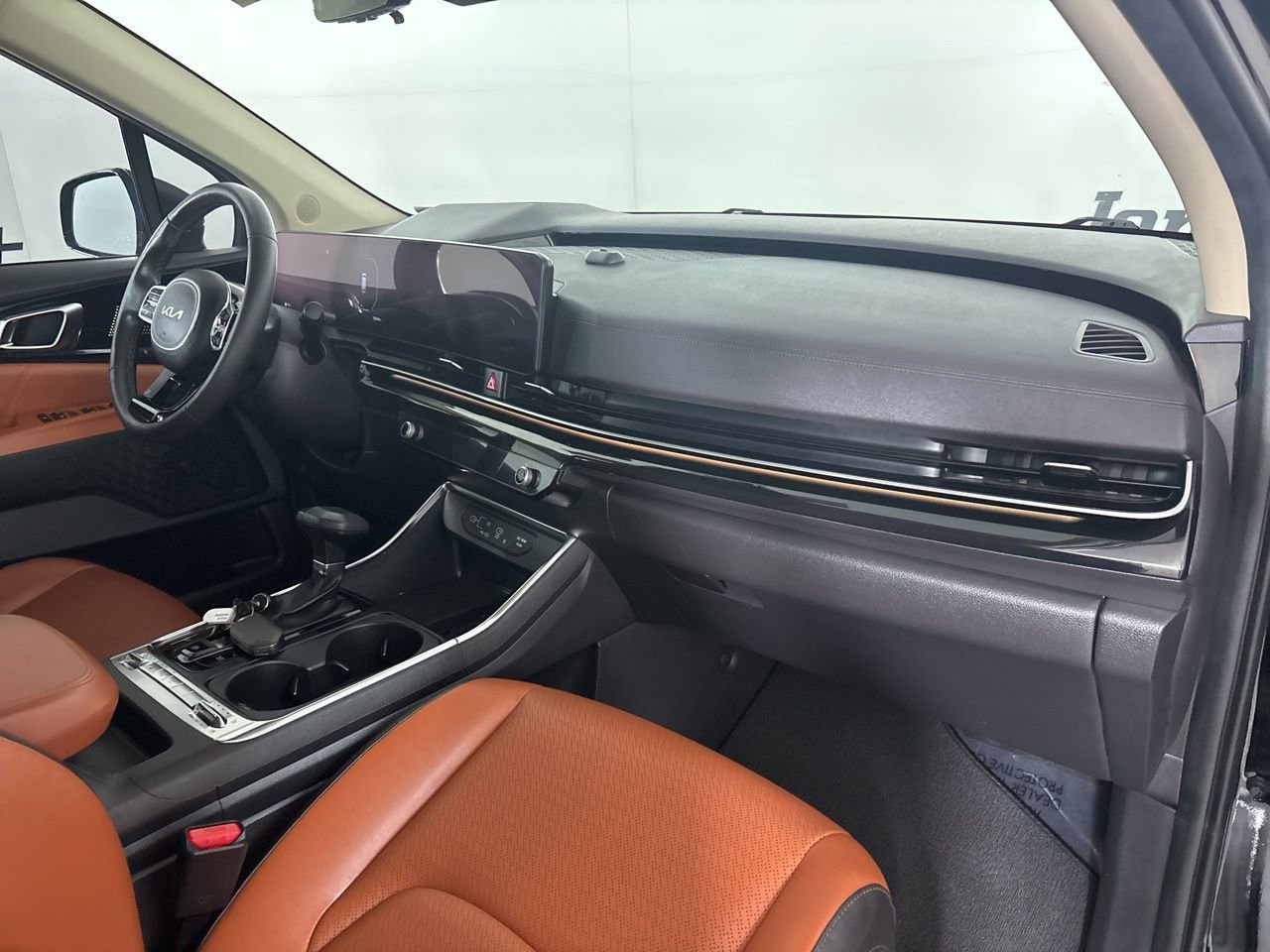 Used 2025 Kia Carnival SX Prestige image 30