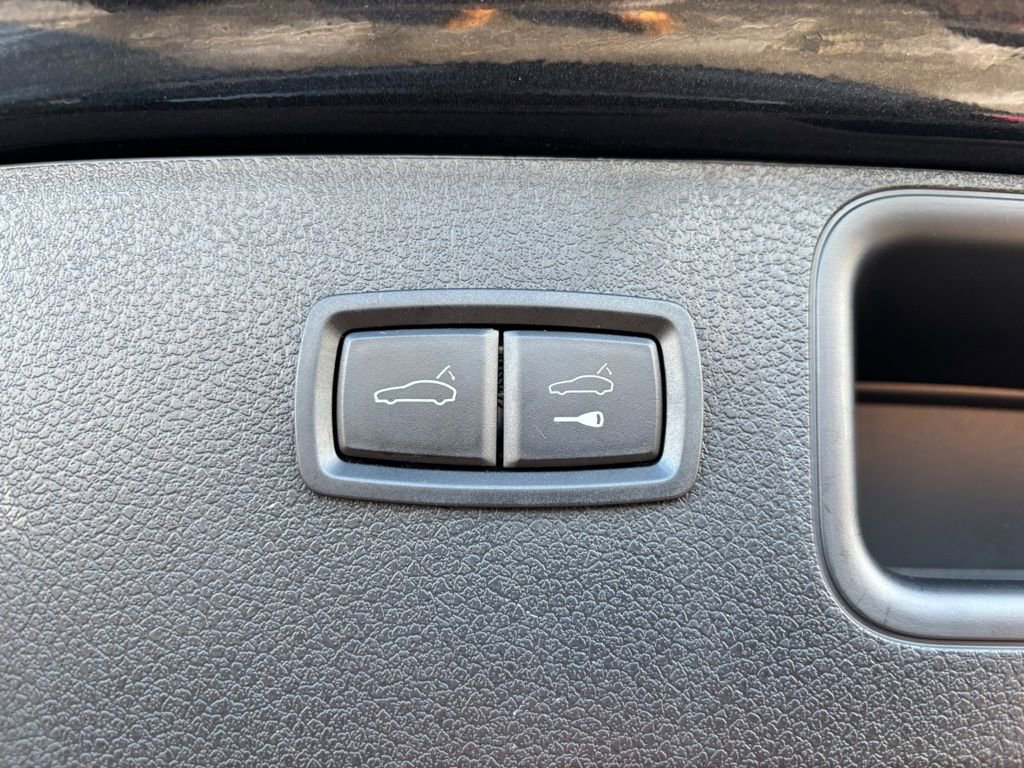 Certified 2023 Porsche Macan image 24