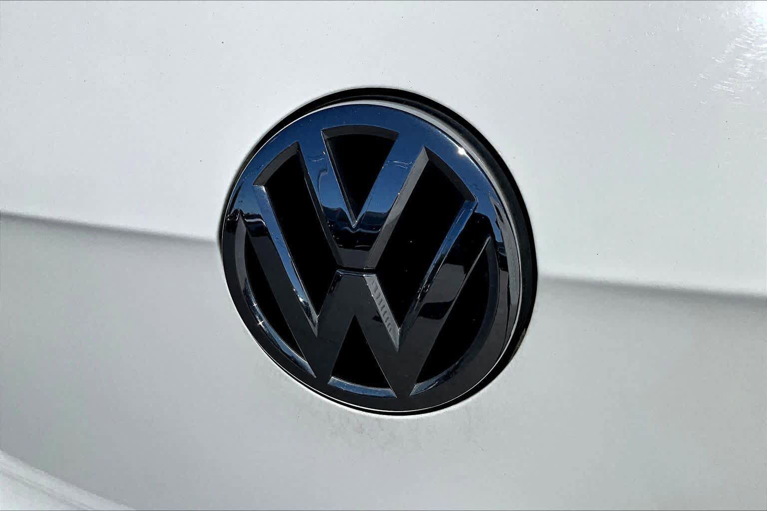 Used 2015 Volkswagen Golf S FWD image 29