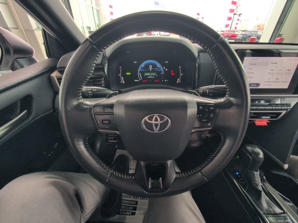 Used 2025 Toyota Camry SE image 27