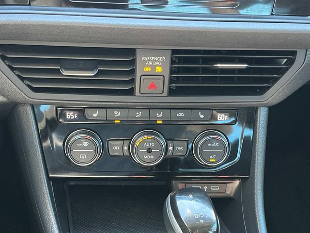 Used 2024 Volkswagen Jetta SE image 19