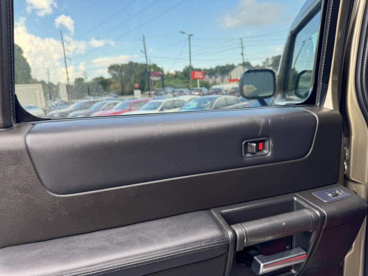 Used 2005 HUMMER H2 w/ Preferred Equipment Group image 26