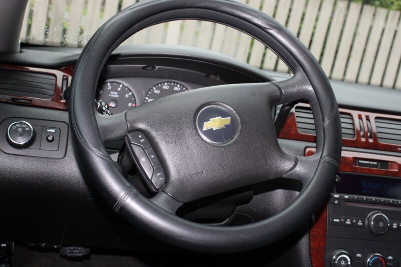 Used 2006 Chevrolet Impala LS FWD image 16