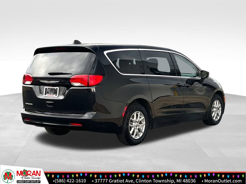 Used 2021 Chrysler Voyager LX image 5