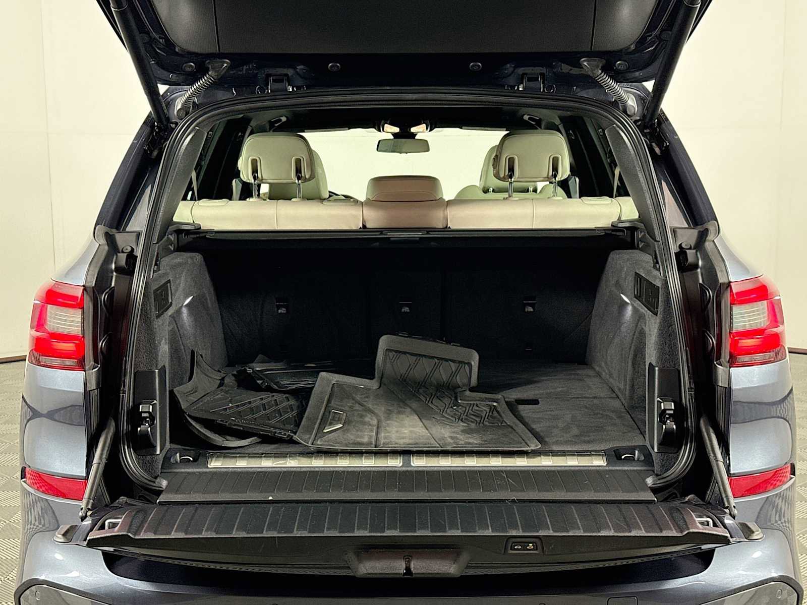 Used 2022 BMW X5 xDrive45e w/ M Sport Package image 25