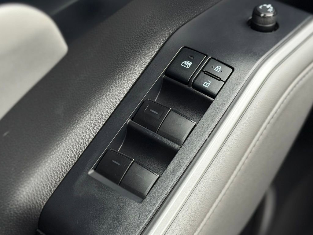 Used 2022 Toyota Highlander XLE AWD/4WD image 26