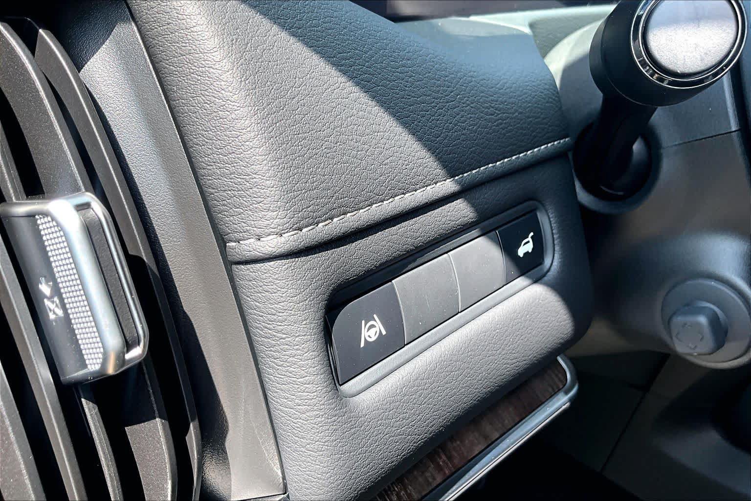 New 2026 Nissan Armada SL w/ Captain's Chari Seat Package AWD/4WD image 13