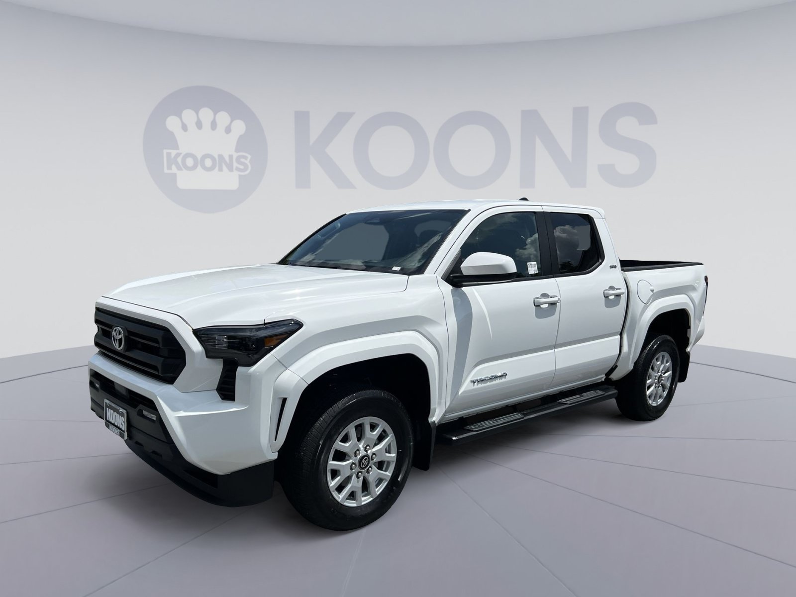 Used 2025 Toyota Tacoma SR5 AWD/4WD image 1