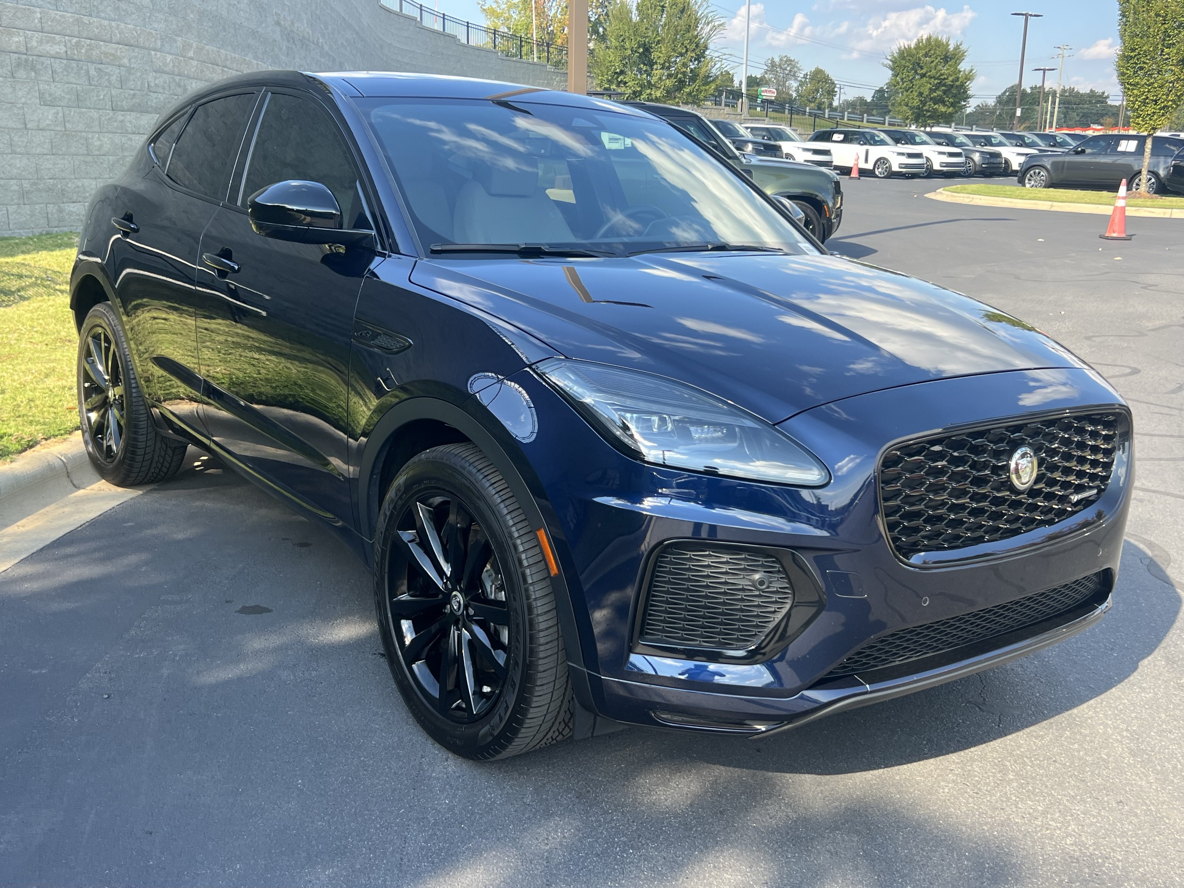 Certified 2024 Jaguar E-PACE R-Dynamic SE AWD/4WD image 9