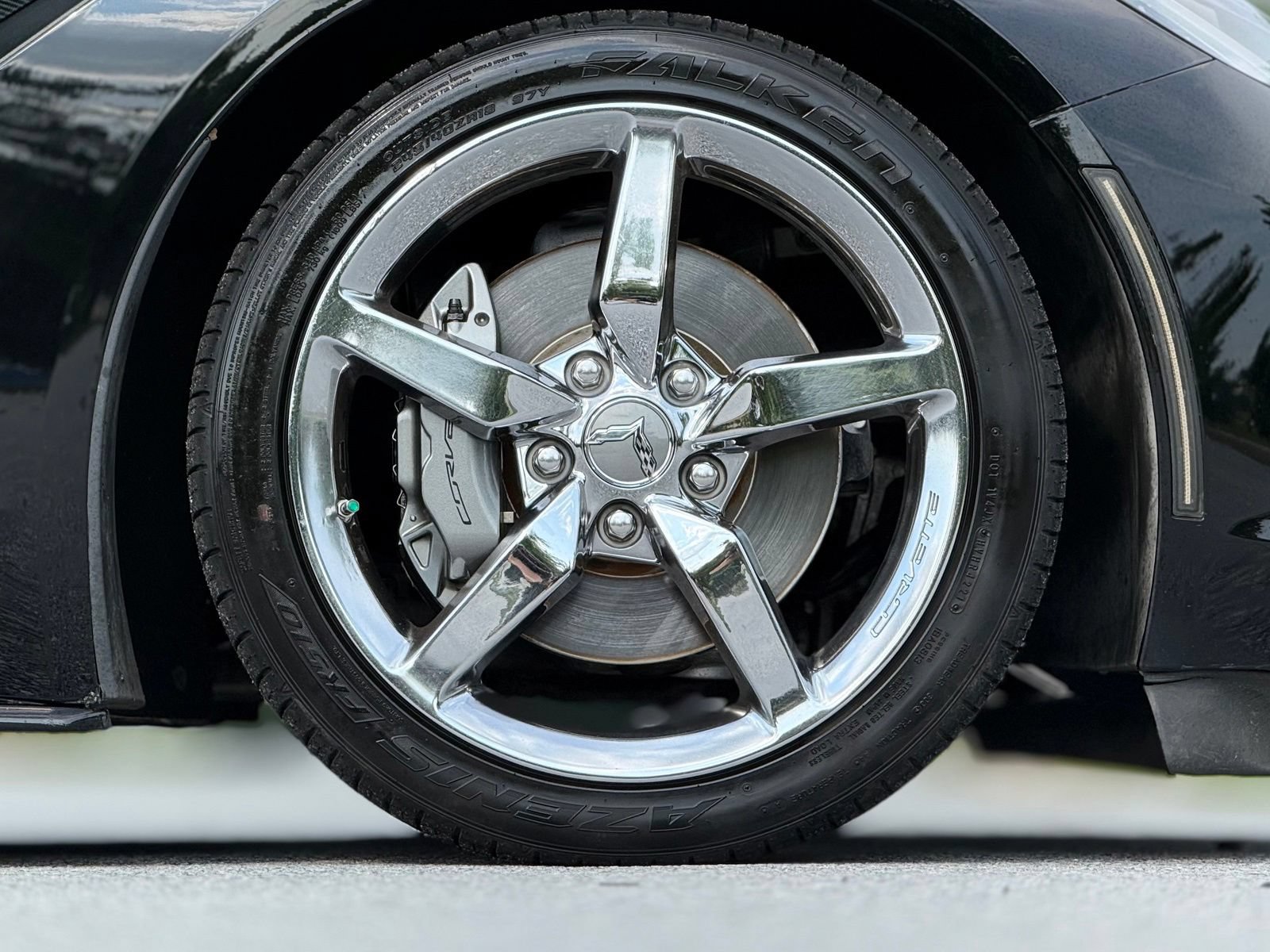 Used 2015 Chevrolet Corvette Stingray Convertible w/ 3LT Preferred Equipment Group RWD image 21