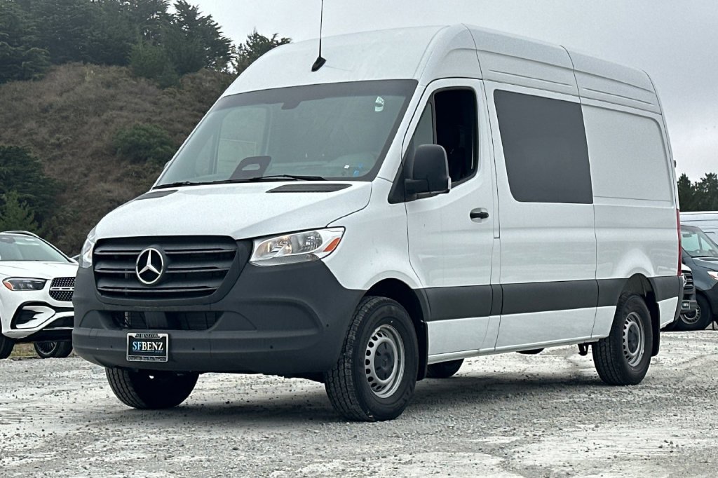 Used 2025 Mercedes-Benz Sprinter 2500 image 8