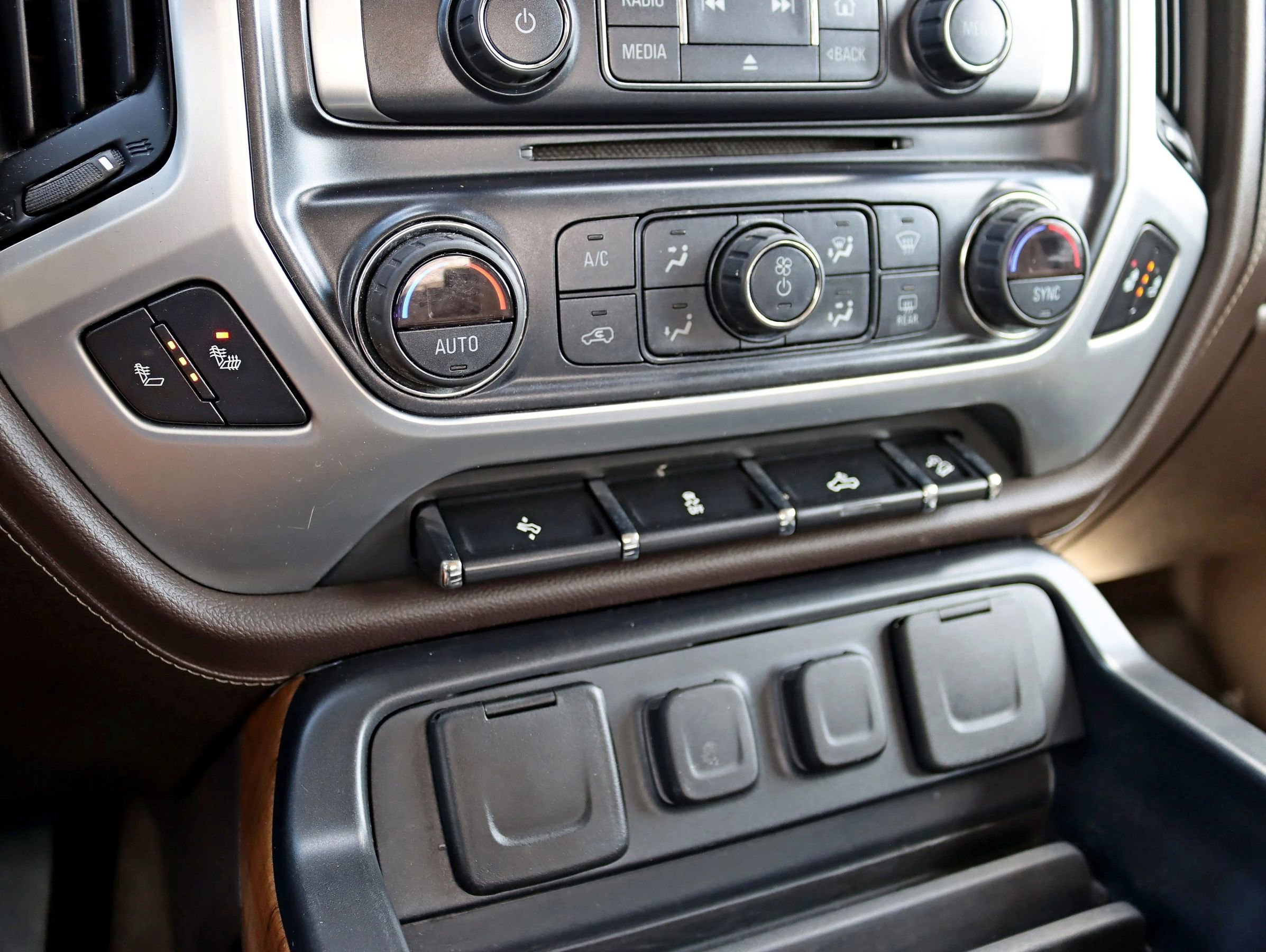 Used 2018 GMC Sierra 1500 SLT w/ SLT Premium Package image 25