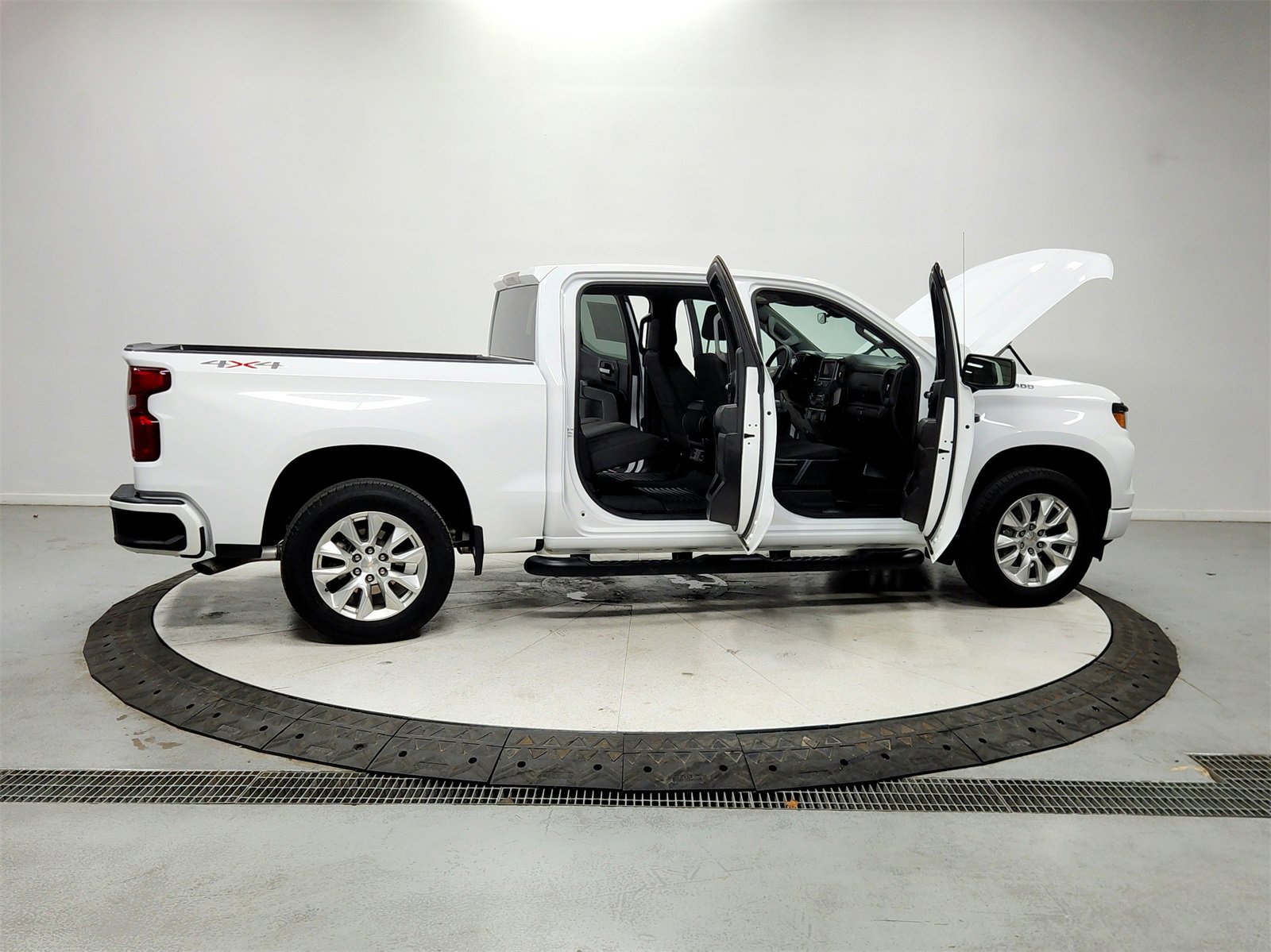 Used 2024 Chevrolet Silverado 1500 Custom image 16