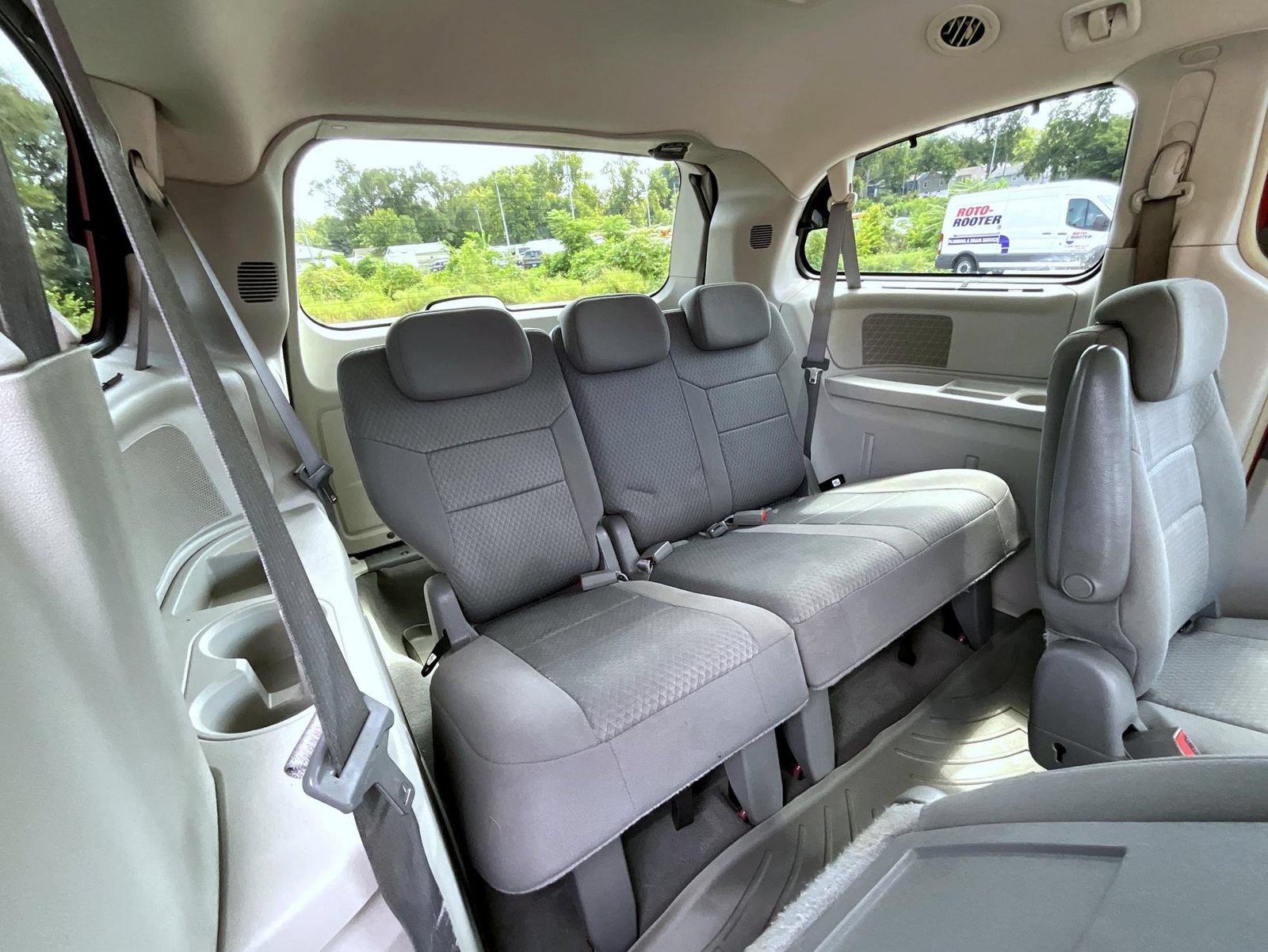 Used 2010 Chrysler Town & Country Touring w/ Entertainment Group #2 FWD image 21