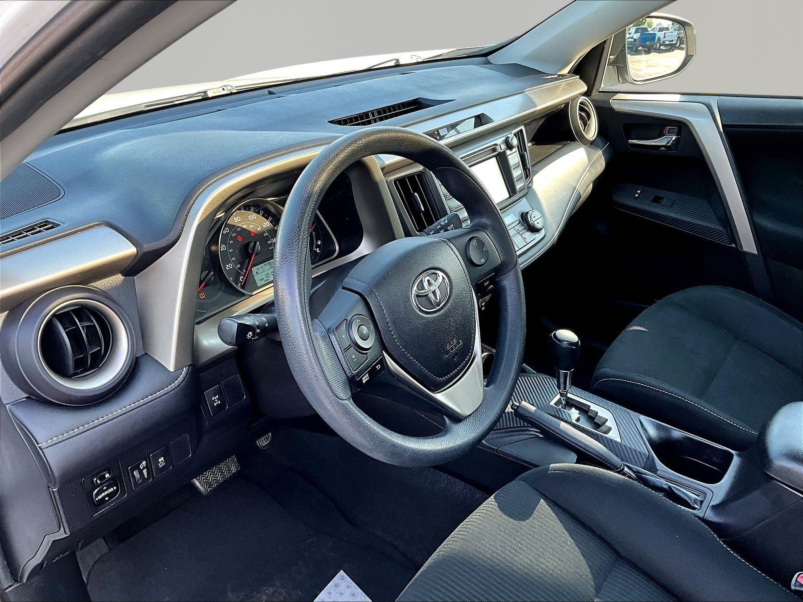 Used 2015 Toyota RAV4 XLE AWD/4WD image 16
