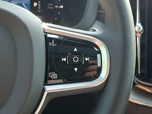 Used 2022 Volvo XC60 T8 R-Design w/ Advanced Package AWD/4WD image 24