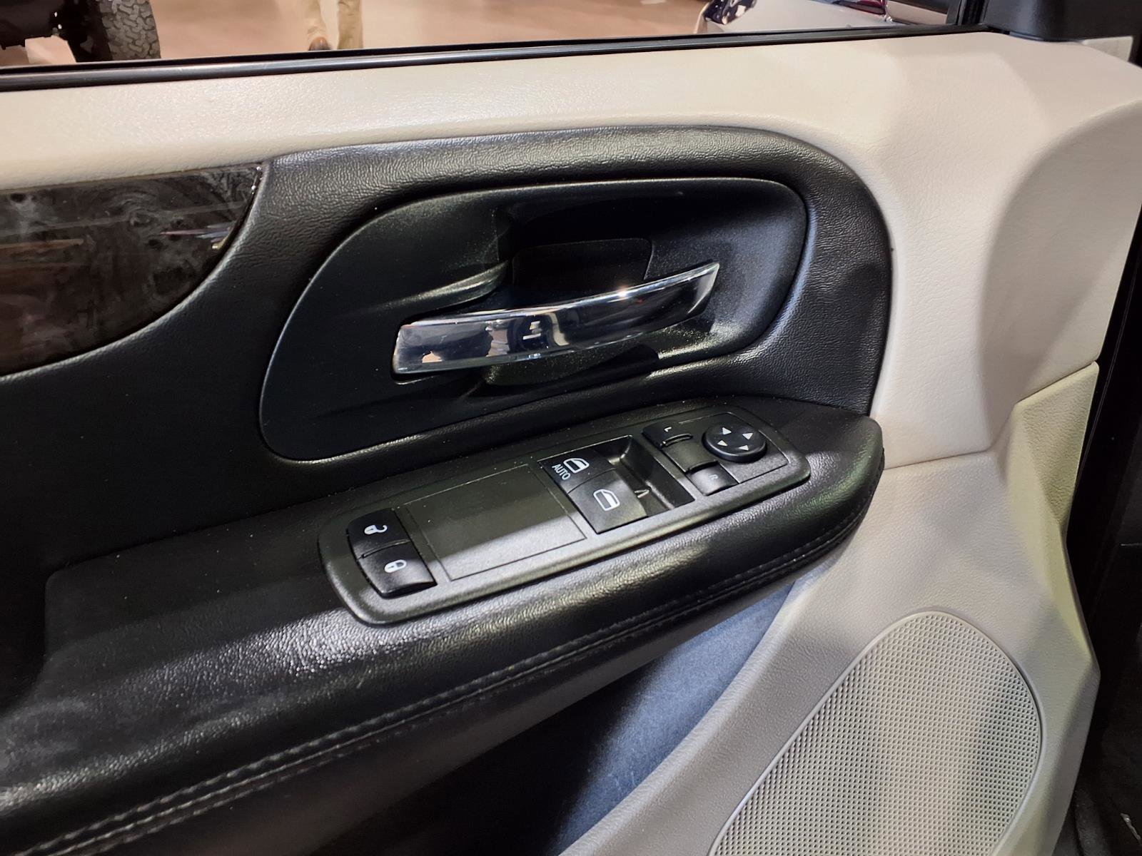 Used 2014 Dodge Grand Caravan SE image 10