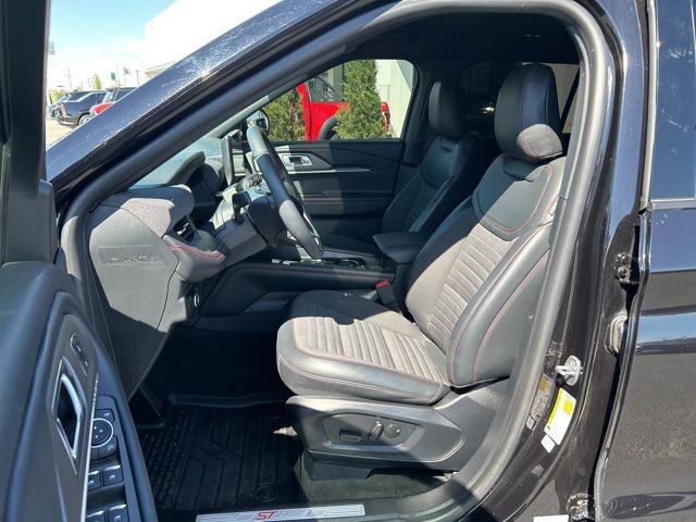 Used 2025 Ford Explorer ST-Line w/ Premium Package image 22