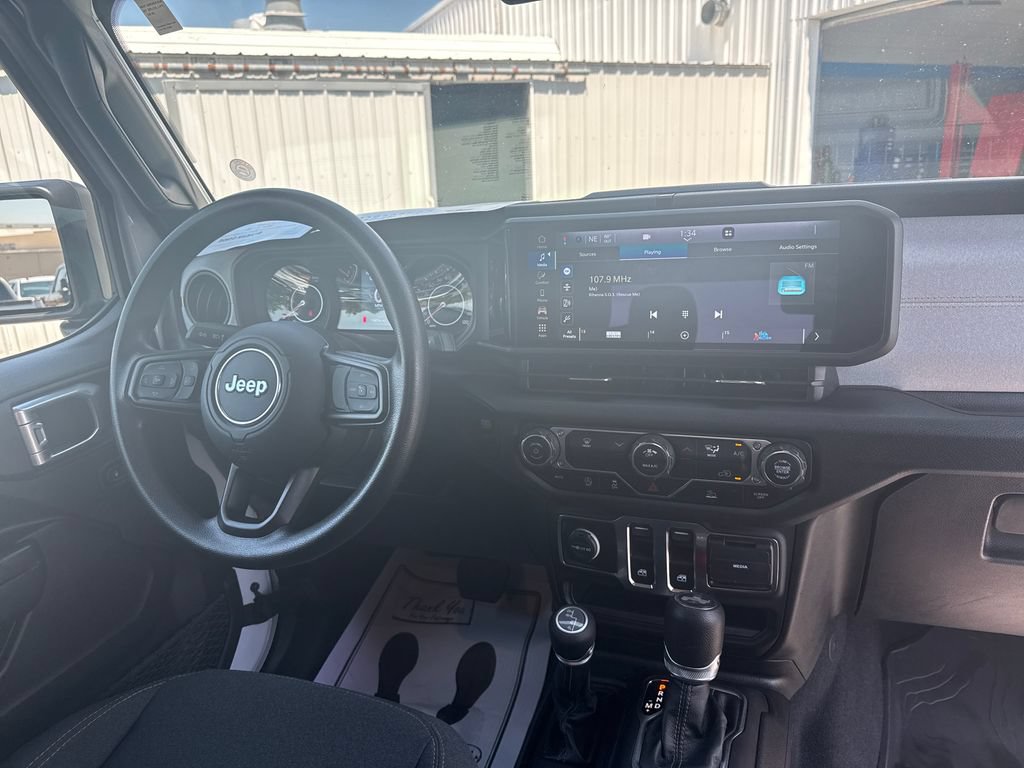 Used 2025 Jeep Wrangler Sport AWD/4WD image 22