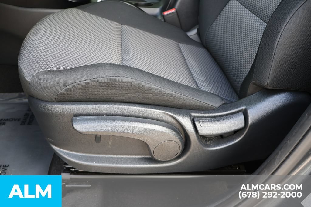 Used 2025 Kia Soul LX w/ LX Technology Package FWD image 12
